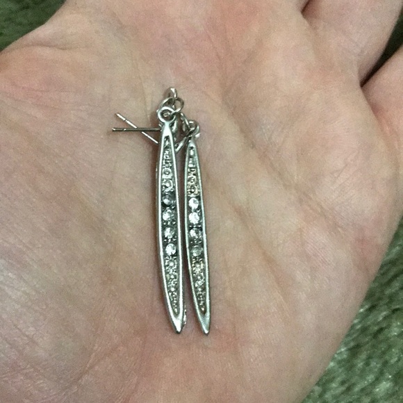 NEW!💙💎LONG! DROP! SPARKLE! DANGLERS!💎💙SILVERY! - Picture 4 of 8